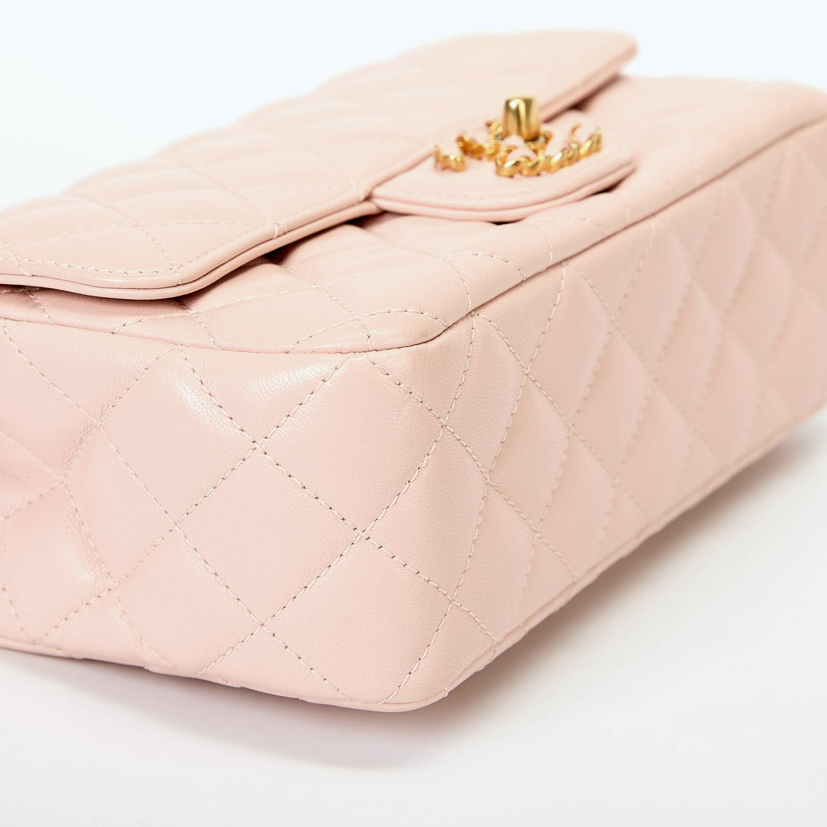 Chanel Quilted Flap Bag Light Pink Lambskin Chain‑Woven Top Handle Gold Hardware