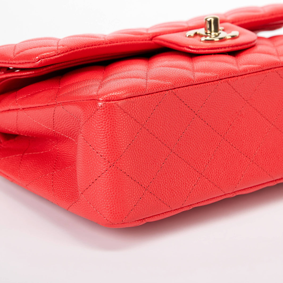 Chanel Classic Flap Bag Bright Red Caviar Leather Gold‑Tone Hardware