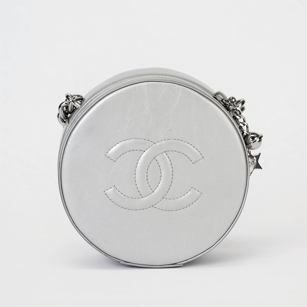 Chanel Round Vanity Case Metallic Silver Calfskin Silver‑Tone Hardware Crossbody Bag