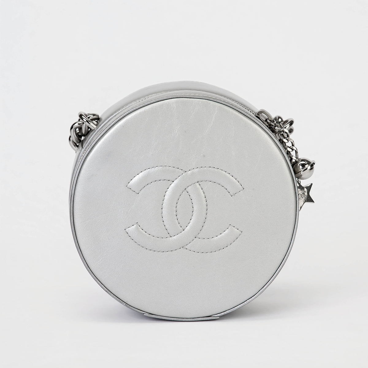 Chanel Round Vanity Case Metallic Silver Calfskin Silver‑Tone Hardware Crossbody Bag