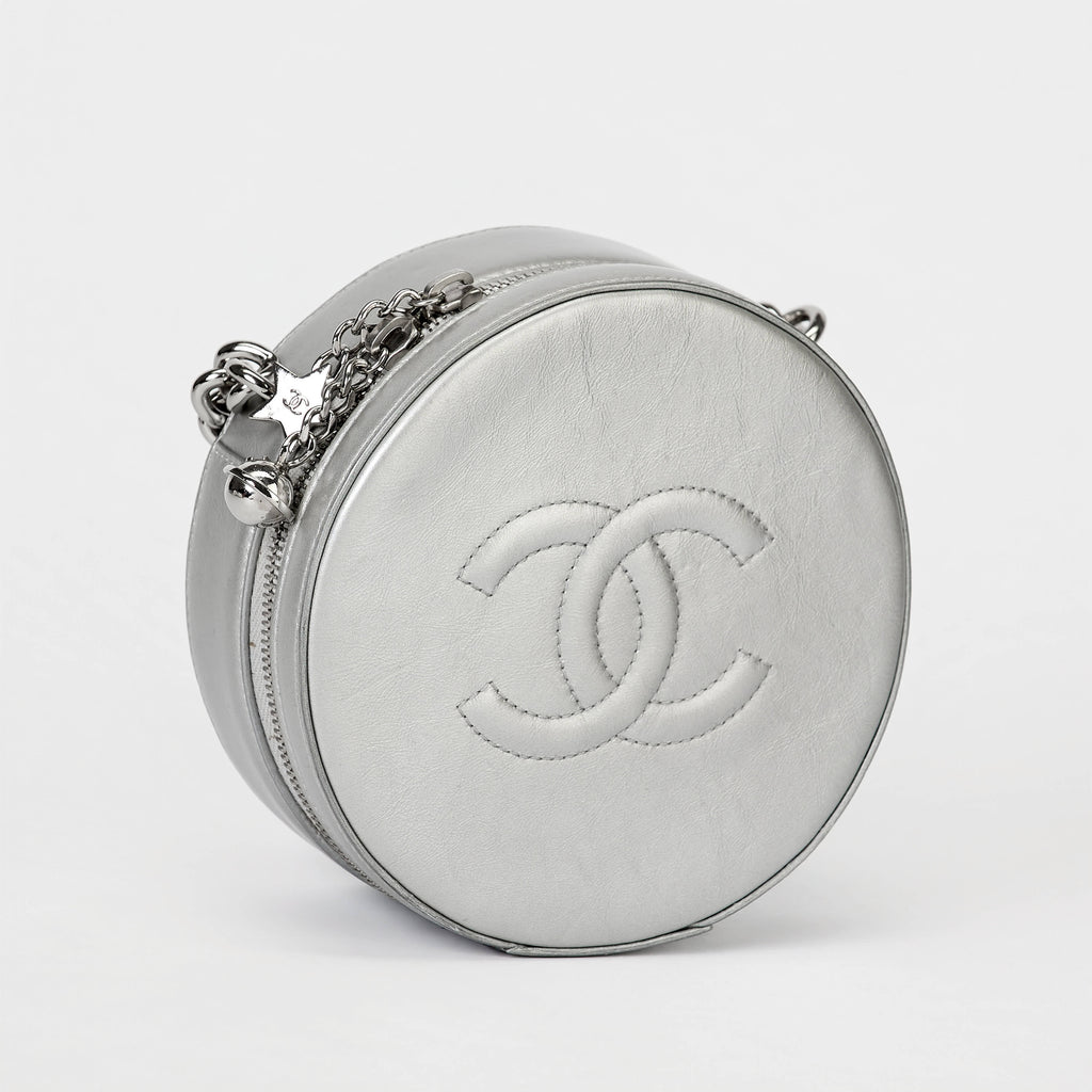Chanel Round Vanity Case Metallic Silver Calfskin Silver‑Tone Hardware Crossbody Bag