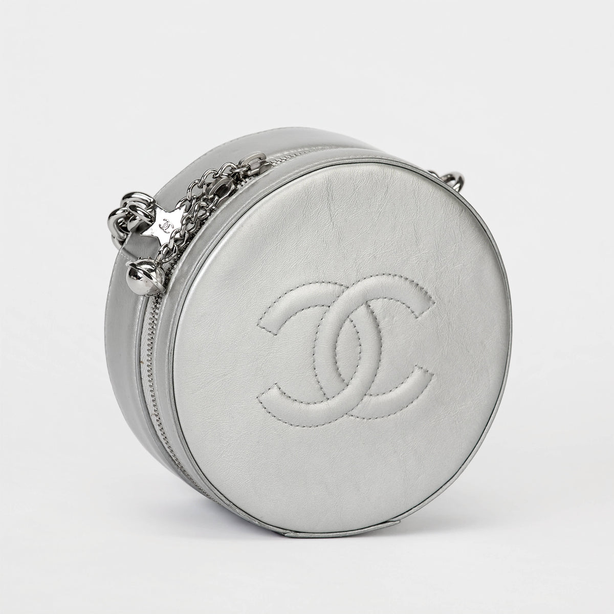 Chanel Round Vanity Case Metallic Silver Calfskin Silver‑Tone Hardware Crossbody Bag
