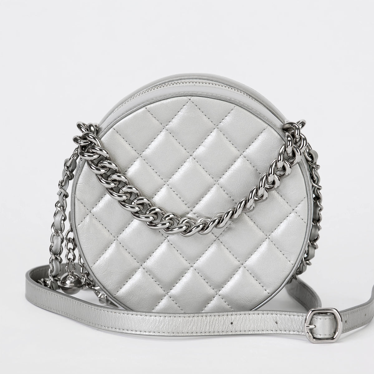 Chanel Round Vanity Case Metallic Silver Calfskin Silver‑Tone Hardware Crossbody Bag